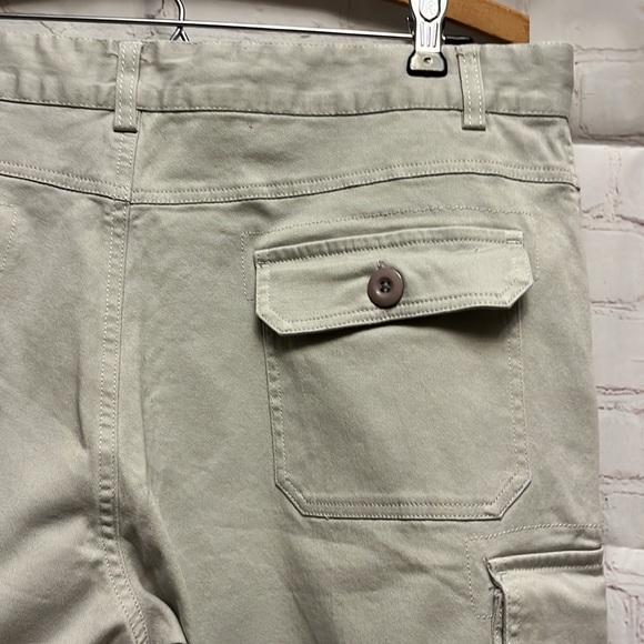 Wantdo Stone Color Shorts - Picture 5 of 9